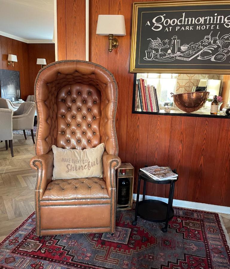 Park Hotel & Vinbar Frederikshavn Bagian luar foto