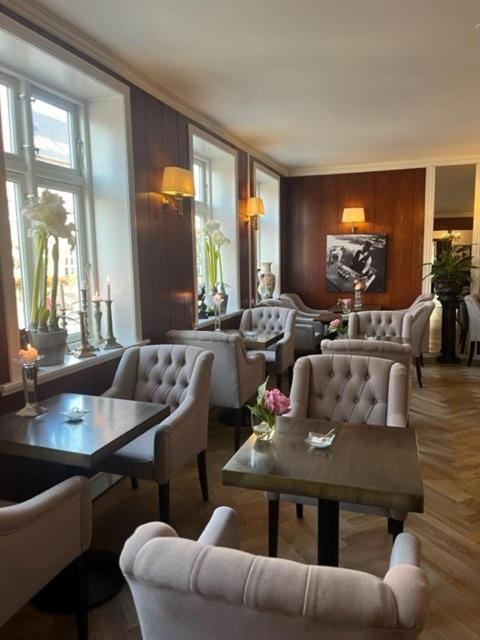 Park Hotel & Vinbar Frederikshavn Bagian luar foto